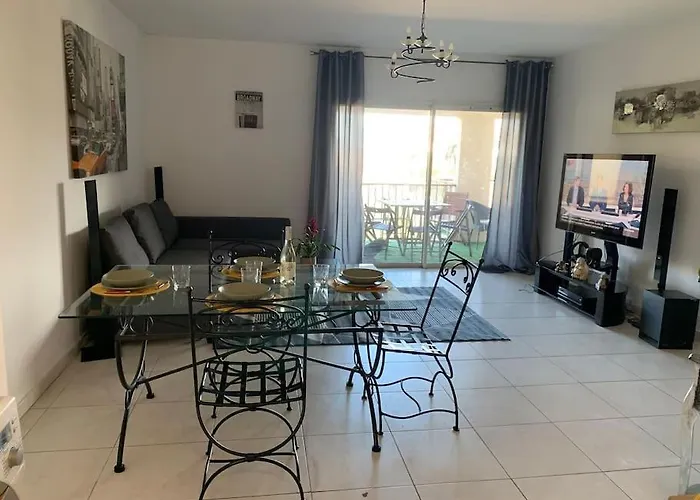 Tres Bel De 105 M2 Et 45 M2 De Terrasse A 100 M Du Port *