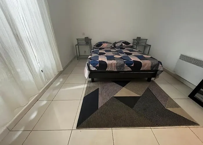 Tres Bel De 105 M2 Et 45 M2 De Terrasse A 100 M Du Port Apartmán *